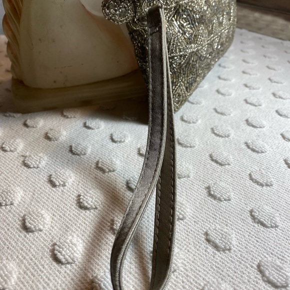 Vintage AMANDA SMITH Silver Beaded Clutch Wristlet - Picture 3 of 16